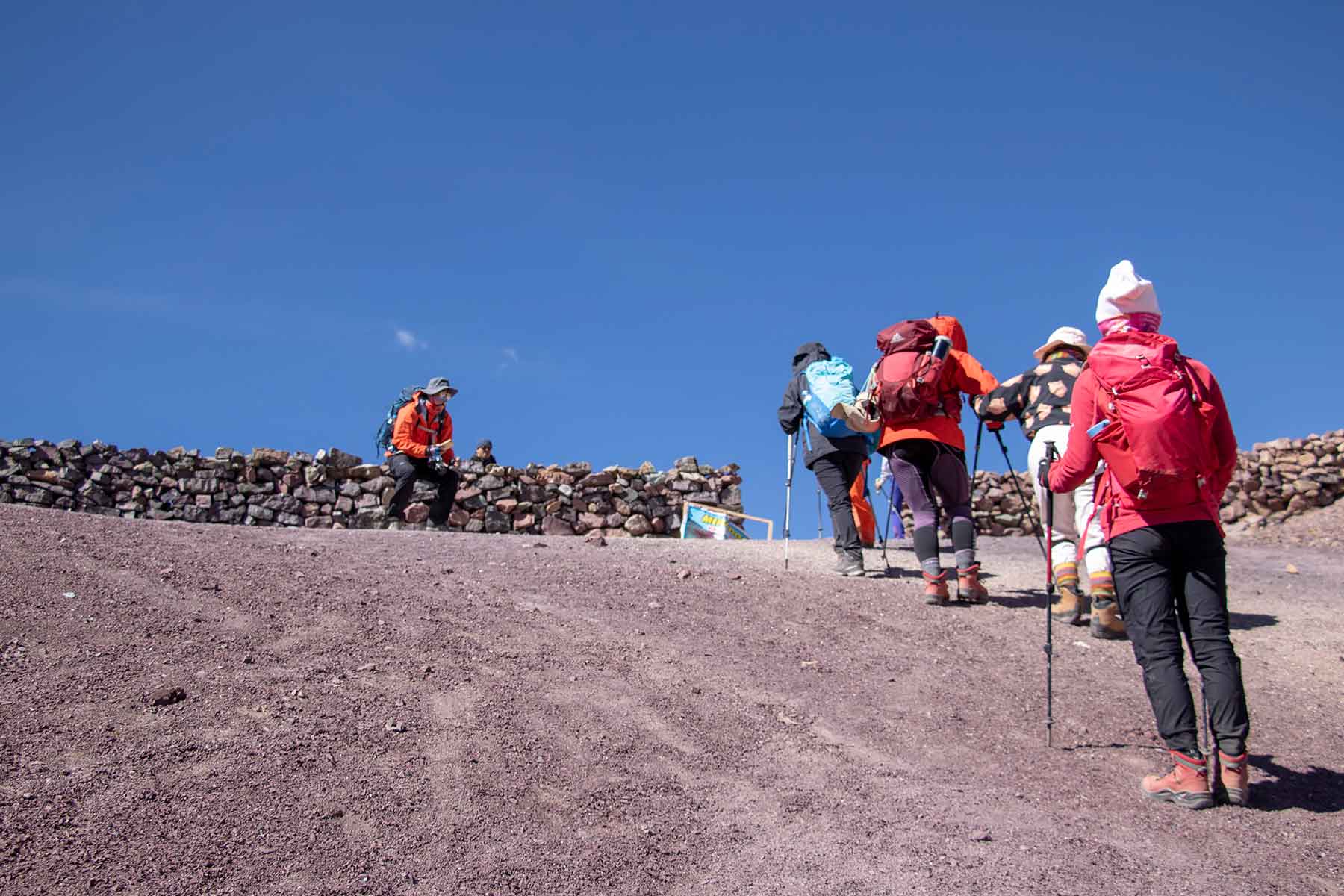rainbow mountain trek peru Quechuas Expeditions (5)